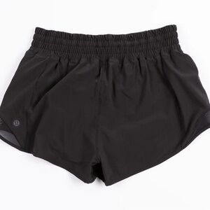 Lululemon ladies Chicago blackhawks hotty hot low rise lined short 2.5”. Black